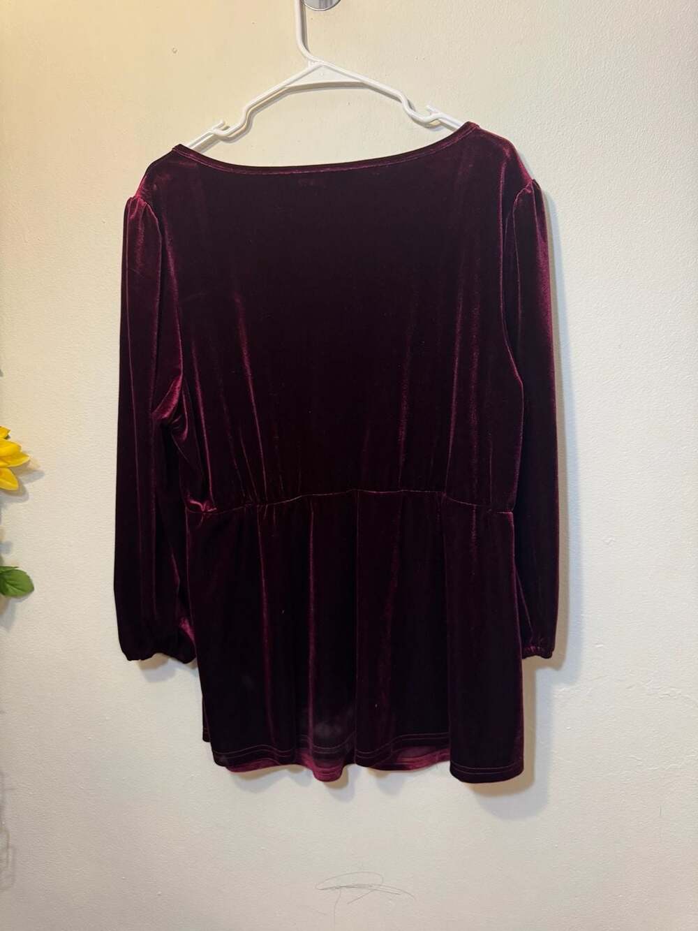 BLOOMCHIC Plus Size Velvet Heart Neckline Gathered Blouse Size 18 - Picture 3 of 3